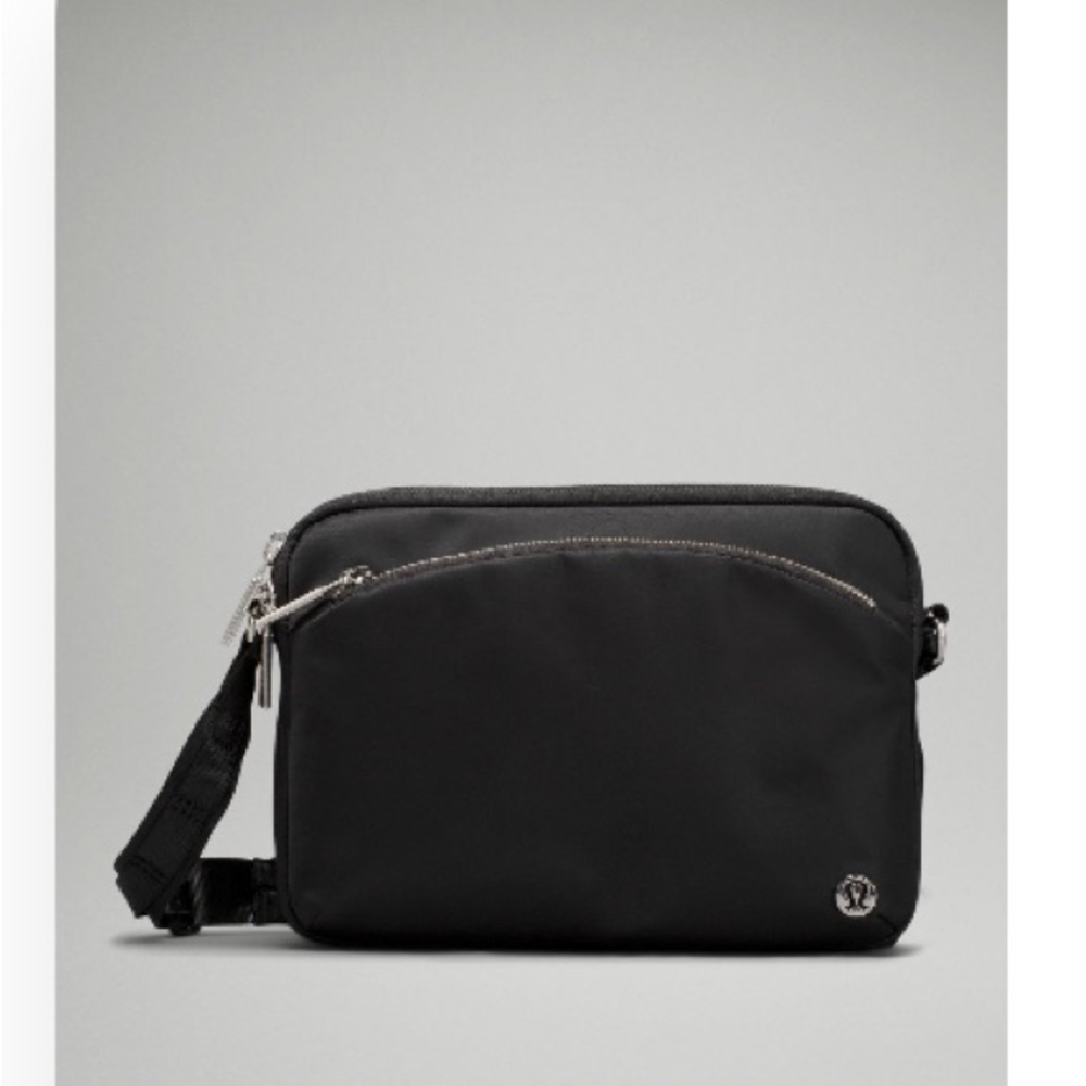 Lululemon City Adventurer crossbody 2.5L Black Bag Silver